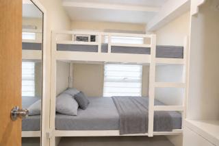 Urban Oasis for 7 with 200 mbps & Netflix - 9