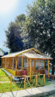 Moonlight Cafe & Huts - 8