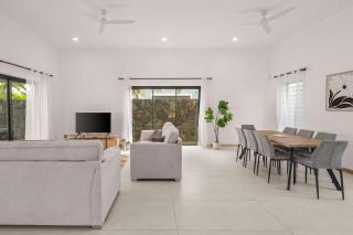 Villa Maela - Modern Pool Retreat in Balaclava - 7