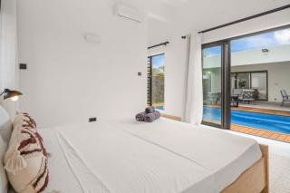 Villa Maela - Modern Pool Retreat in Balaclava - 6