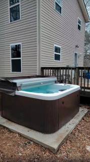Teddy Bear Cabin- Hot tub, king bed, Large Deck, Pool table - 9