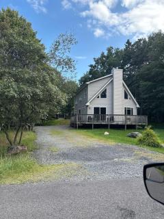 Teddy Bear Cabin- Hot tub, king bed, Large Deck, Pool table - 5