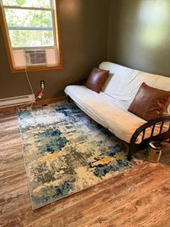 Teddy Bear Cabin- Hot tub, king bed, Large Deck, Pool table - 2