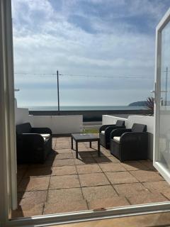 Beach Front Pebble & Seashell Apartments Jersey - 5