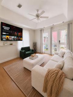 Spacious 4BR | Sleeps 18 | Near Downtown Houston - 9