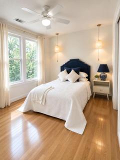 Spacious 4BR | Sleeps 18 | Near Downtown Houston - 3