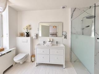 Chez Céleste - Luxueux appartement de 100 m2, design et aire de jeux - A proximité de la gare et de l'aéroport!! - 3