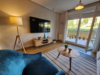 Dúplex con Gran Terraza y Piscina, Cerca de la Playa y Vistas al Monte - 0