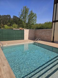 Dúplex con Gran Terraza y Piscina, Cerca de la Playa y Vistas al Monte - 0