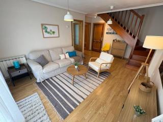 Dúplex con Gran Terraza y Piscina, Cerca de la Playa y Vistas al Monte - 2