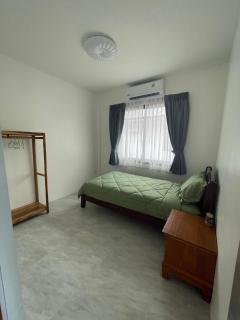 Room in a Cozy Home with Pool - 0