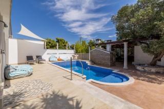Seaside family friendly house with a swimming pool Sutivan, Brac - 25260 - 1