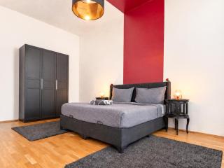 Bright 2BR Apartment for 6 near City Center & Metro U2 - 2
