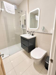 Clifton - 2 Bed Flat - Free Off Street Parking - 6