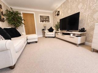 The Cottage - Stylish 2-bed retreat 5 minute drive to the beach - 9