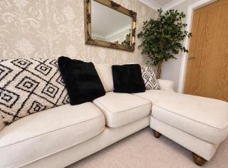 The Cottage - Stylish 2-bed retreat 5 minute drive to the beach - 1