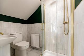 Luxury 4 BR 3 Bathroom country Retreat Parking - 5