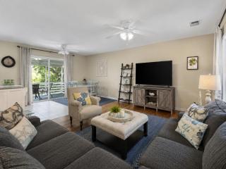 1010 E Ashley - Two Kitchens - Steps to Beach - 9