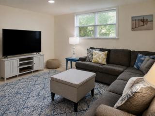 1010 E Ashley - Two Kitchens - Steps to Beach - 6