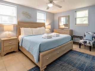 1010 E Ashley - Two Kitchens - Steps to Beach - 5