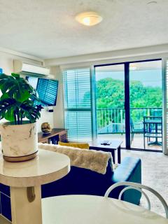 Cairns Esplanade Lagoon Apartment - Cairns - 6