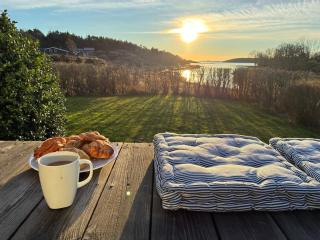 Sea Views, Jacuzzi and Beach Access, Sleeps 10 - 0
