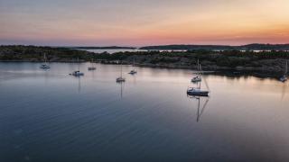 Sea Views, Jacuzzi and Beach Access, Sleeps 10 - 5