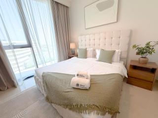 Well Furnished Executive 1BR in Bay Residences Near the Beach - 0