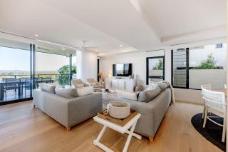 The Hamptons Lake House Noosa Heads Luxury House - 6