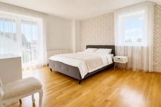 Lakeside Holiday Home, Sleeps 8 - 7