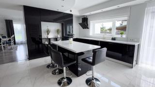 Lakeside Holiday Home, Sleeps 8 - 9