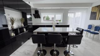 Lakeside Holiday Home, Sleeps 8 - 4