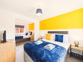 Flycatcher House by Harrier Heights - Spacious 6 Bedroom - 2 Bath - Sleeps 8 - Parking for 3 Vehicles - 4