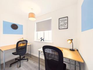 Flycatcher House by Harrier Heights - Spacious 6 Bedroom - 2 Bath - Sleeps 8 - Parking for 3 Vehicles - 6