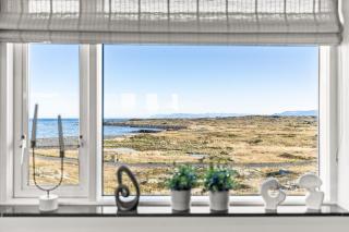 Hvassahraun Cabin by the Sea - 4