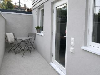 Bright studio near metro and nature, 15 min from city centre - 2