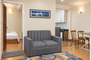 Peaceful Modern City Apartment - 0