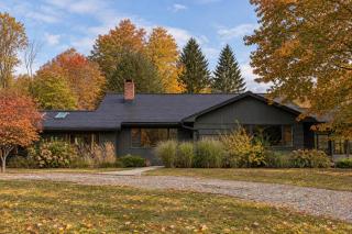 Harlem Valley Hideout - Artsy Home with Pool & Tennis - 9