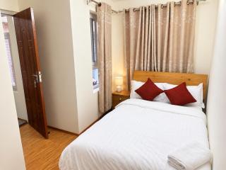 Peaceful Modern City Apartment - 9