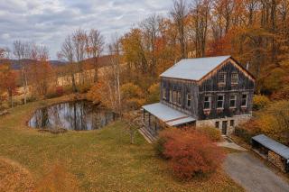 Hemlock Hill Barn - Designer Home with Hot Tub - 8