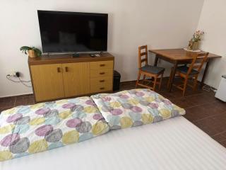 Affordable and practical apartment, by downtown CB - 2