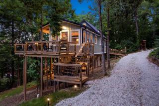 Treetop Terrace- Hot Tub, Wifi, Sauna, Firepit - 9