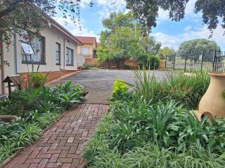 Fochville Guesthouse - 4