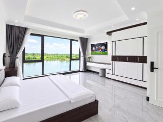 Aurion Homestay - Câu cá, View sân Golf và View trực diện pháo hoa Quảng trường - Golf course view & European Square fireworks view - 0