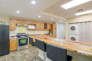 On Main St! Walkable Family Apartment in Princeton - 0