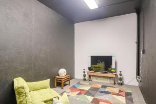 On Main St! Walkable Family Apartment in Princeton - 4