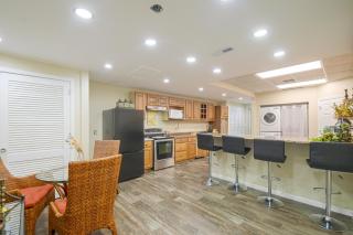 On Main St! Walkable Family Apartment in Princeton - 1