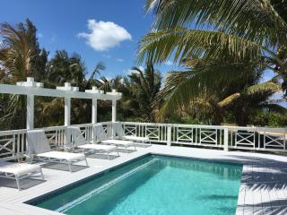 Alfred & Cottage · Private Beachfront Home Pool, Solar, Banks Rd - 3