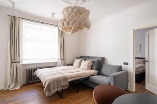 Embassy Area, Quiet Location, Cable TV - by Innorental - 7