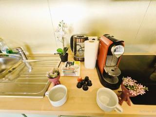 Perfect City Escape 2BR Flat w parking near the train station - 2